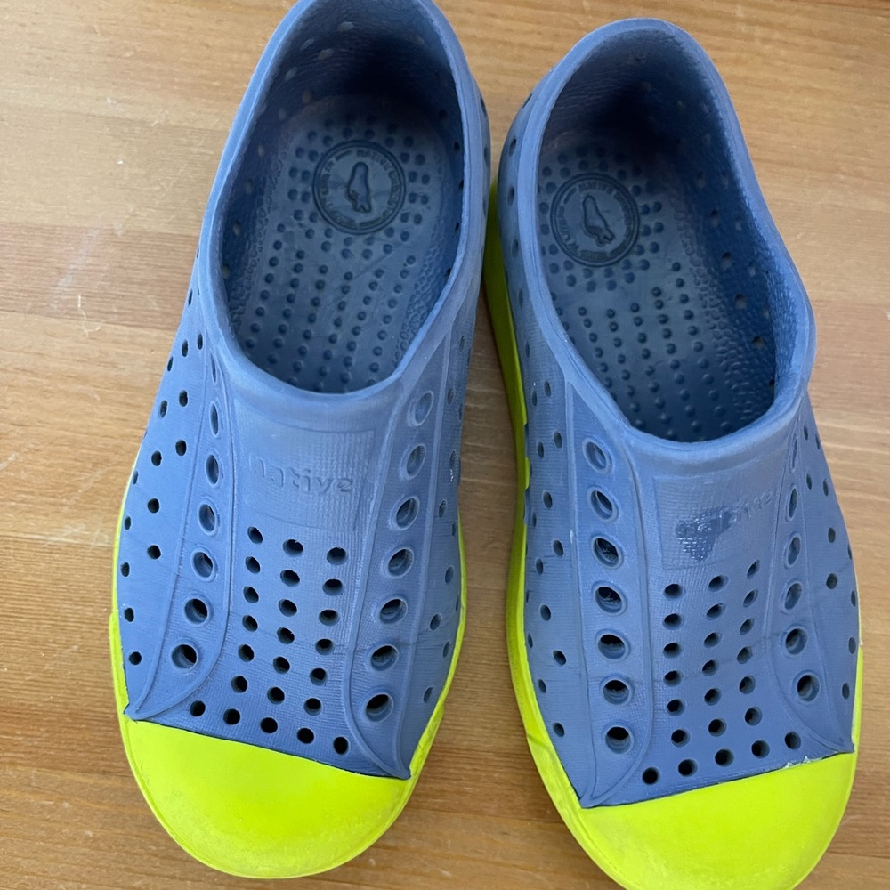 Used native slip on size C10